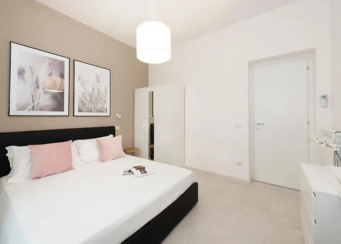 White Flat Santa Croce * Rom