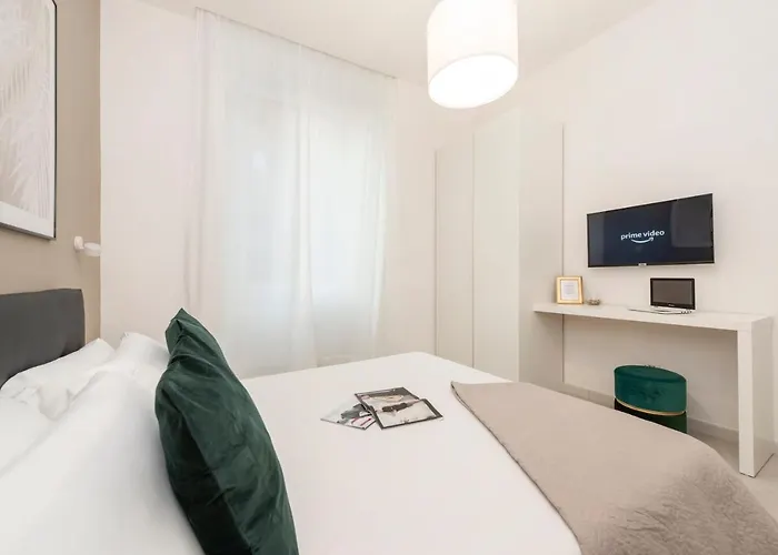 White Flat Santa Croce * Rom
