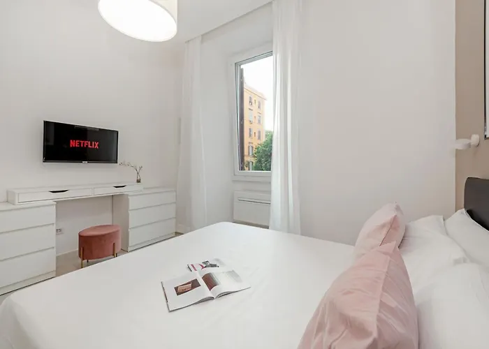 White Flat Santa Croce * Rom